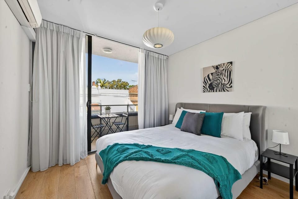 Redfern Penthouse - Stunning CBD views and Parking Apartment in Surry Hills