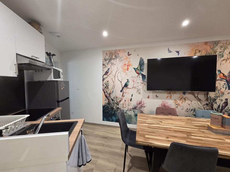 TV and multimedia, Kitchen or kitchenette, Dining area