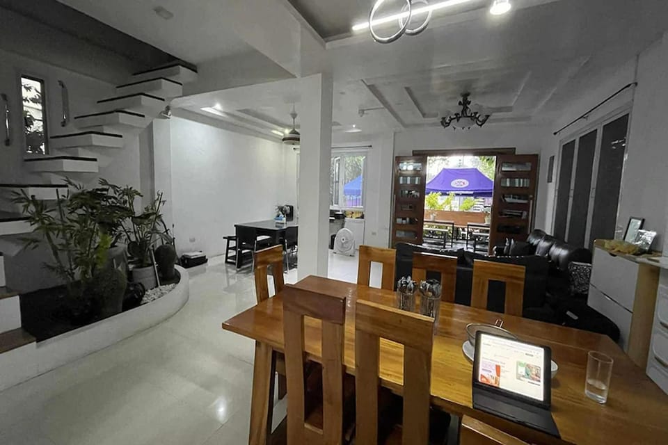 Seating area, Dining area