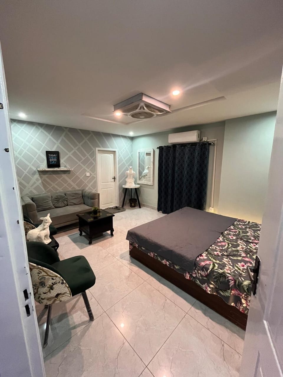 Penthouse Apartment Islamabad B17 Outdoor Dining Apartment in Islamabad