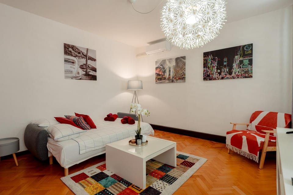 Living room, Photo of the whole room
