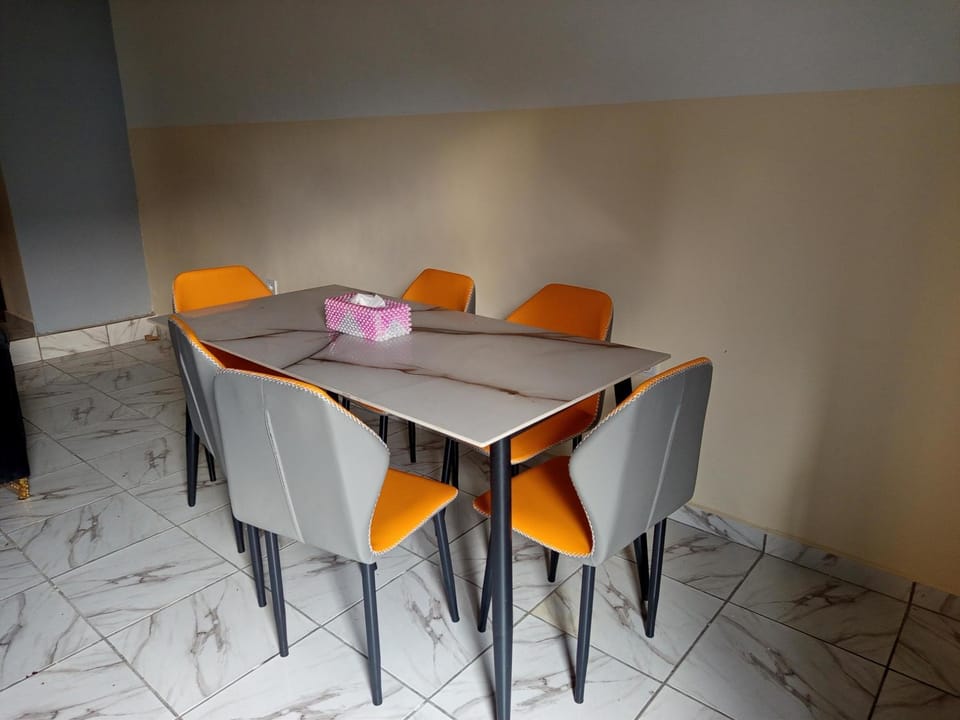 Dining area, Meals