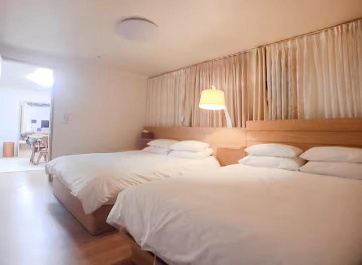 Large 2BR 66sqm Free Parking Near KSPO and Lotte World I Entire place I 4th floor No elevator Bed and Breakfast in Seoul