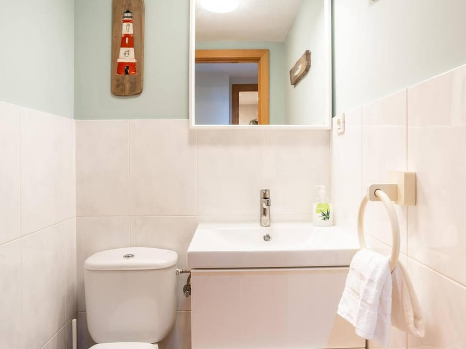 Bathroom, Decorative detail, towels