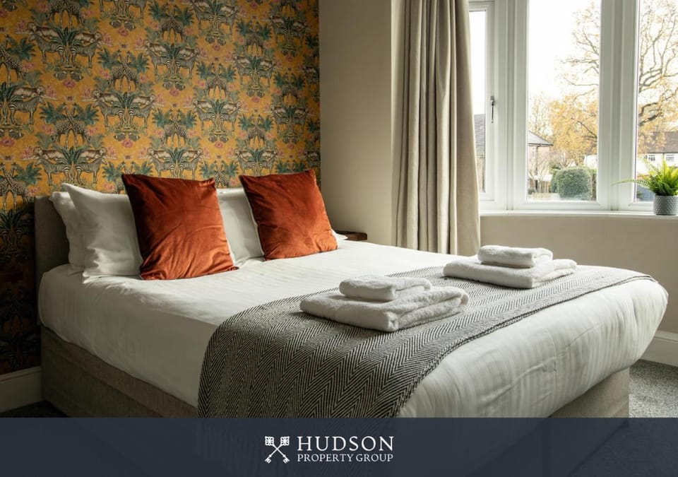 Modern 5 Bedroom Home in Shrewsbury House in Shrewsbury