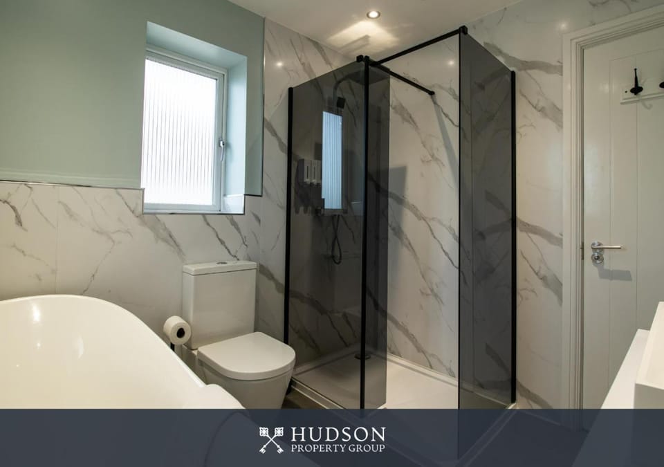 Modern 5 Bedroom Home in Shrewsbury House in Shrewsbury