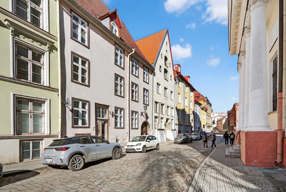 Old Town 60m2 Suite on 2 floors next to Town Hall Apartment in Tallinn