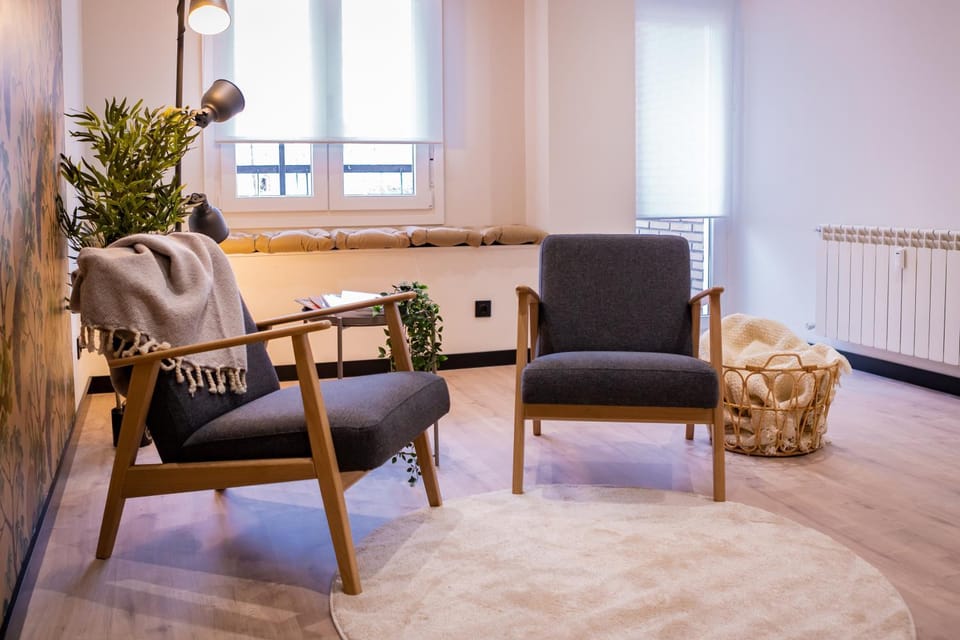 Game Room, Seating area