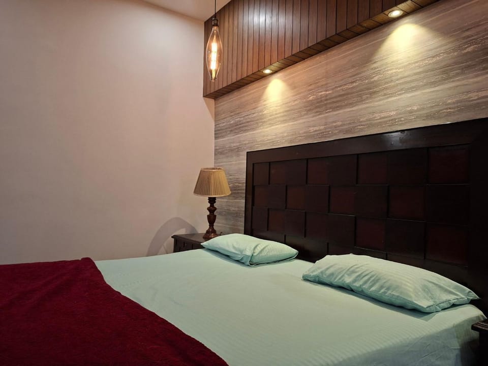 2 Bedroom Serviced Family Home House in Lahore