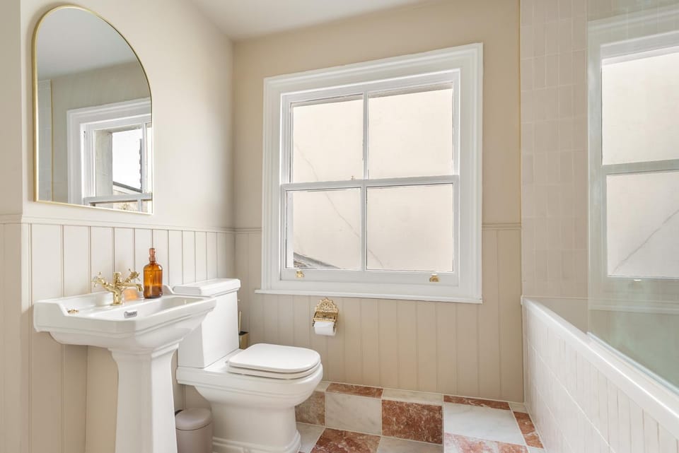 Victorian Queens Park 3BD Maisonette Apartment in Brighton
