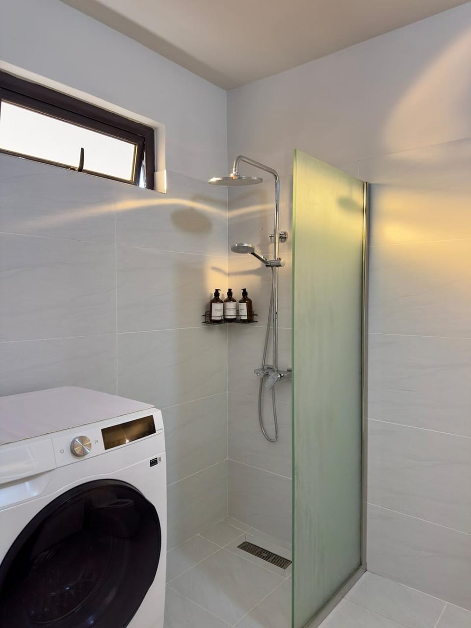 Shower, Bathroom, washing machine, dryer