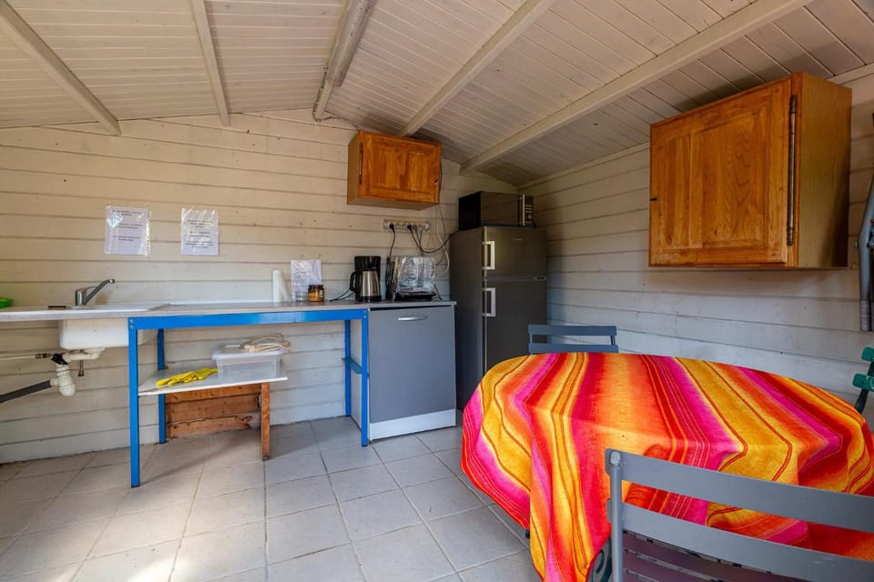Property building, Kitchen or kitchenette, Living room