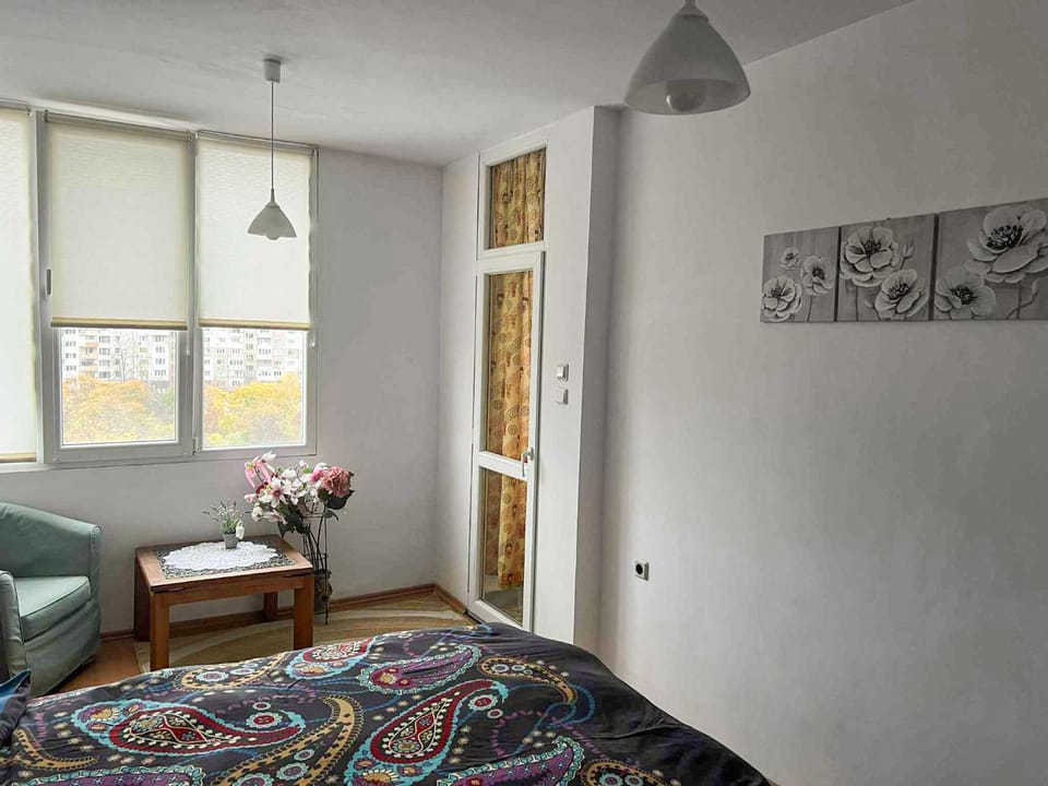 Living room, Seating area, Bedroom