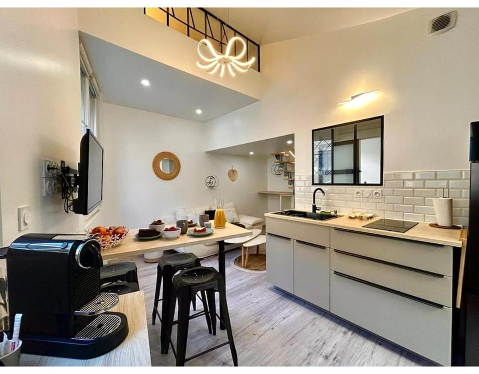 Kitchen or kitchenette