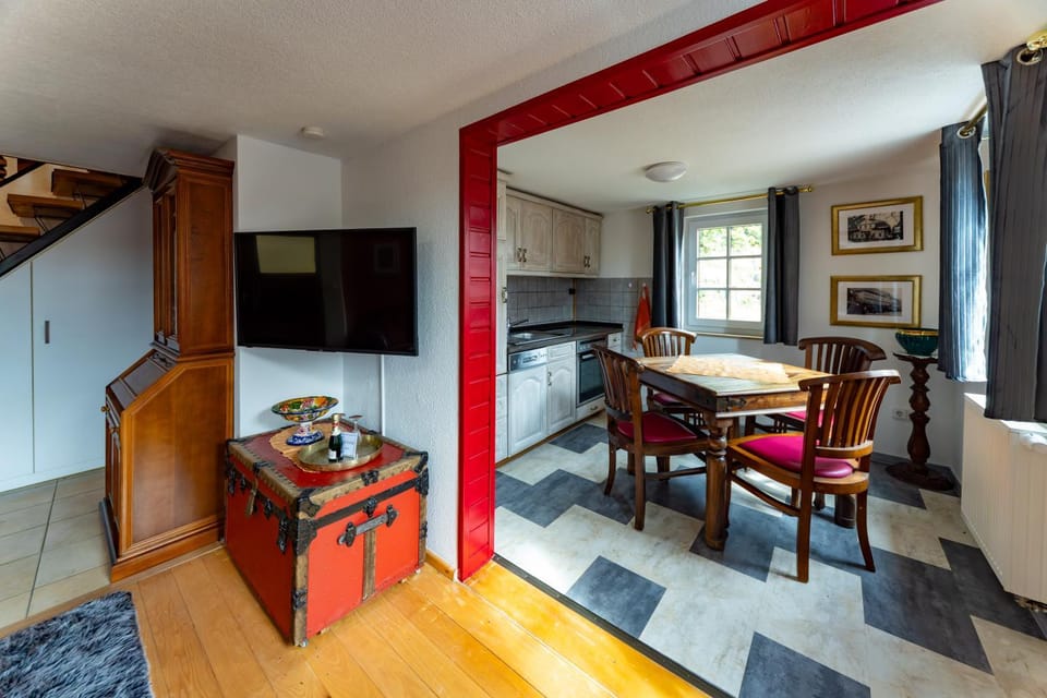 Kitchen or kitchenette, Seating area, Dining area