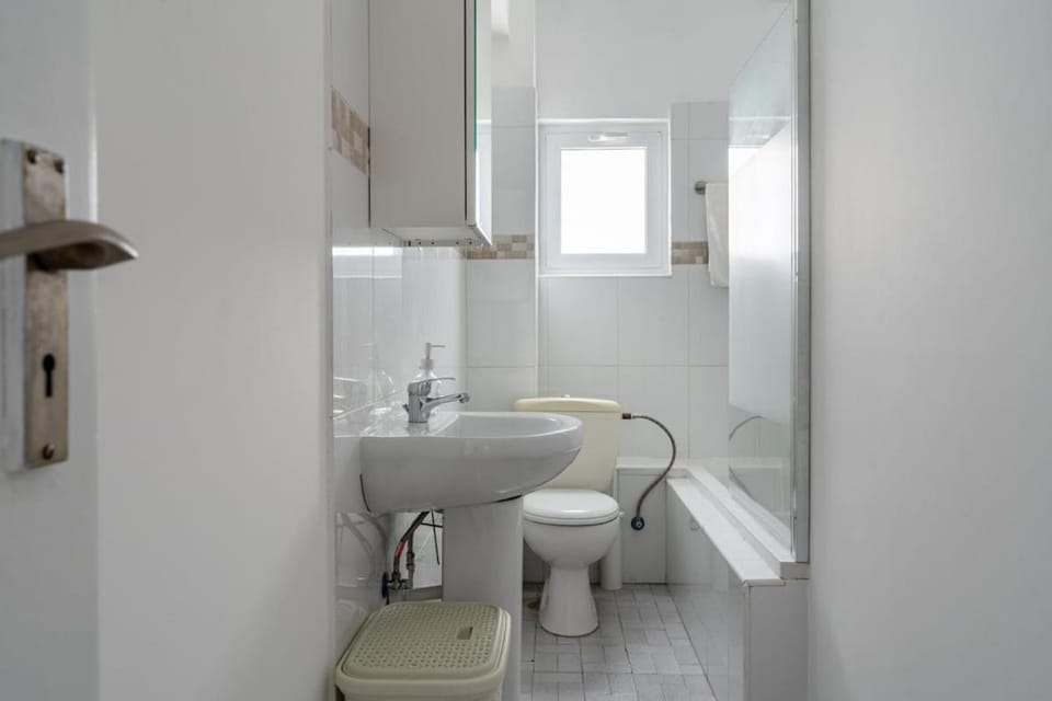 Shower, Toilet, Bathroom, Bath, towels
