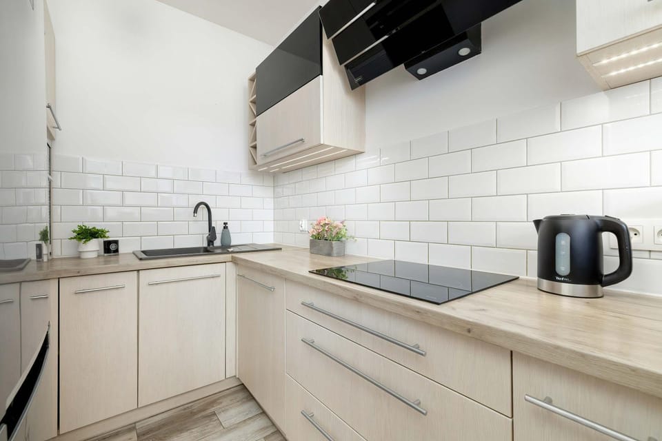 Coffee/tea facilities, Kitchen or kitchenette, dishwasher, stove