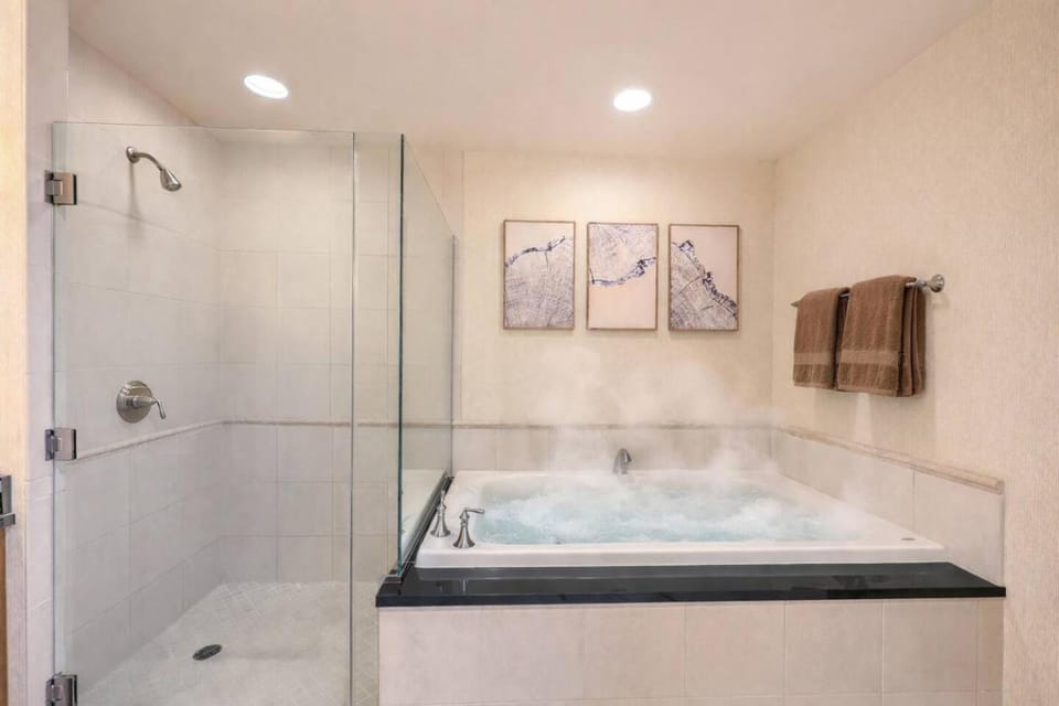 ᐱ The Afterglow Modern 2BR Penthouse at MGM Grand Apartment hotel in Las Vegas Strip