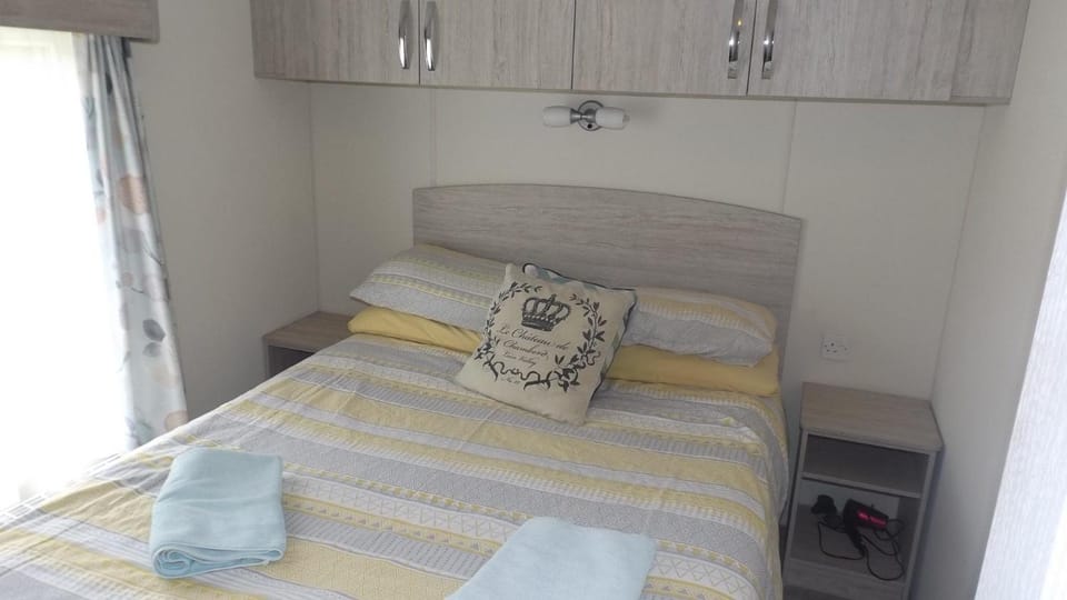Bed, Photo of the whole room, Bedroom, towels, wardrobe