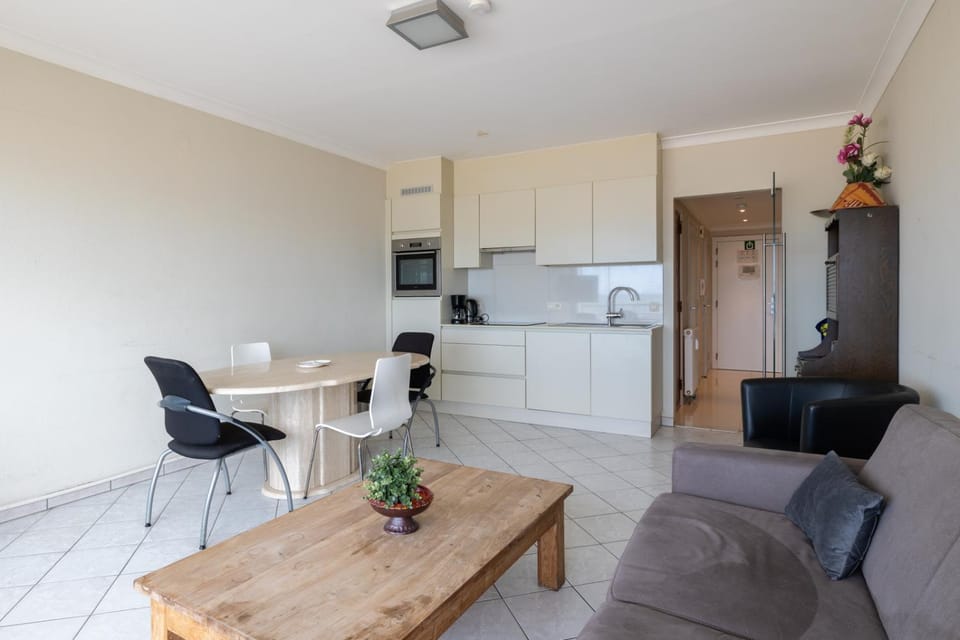 Kitchen or kitchenette, Dining area, oven, pet friendly, stove