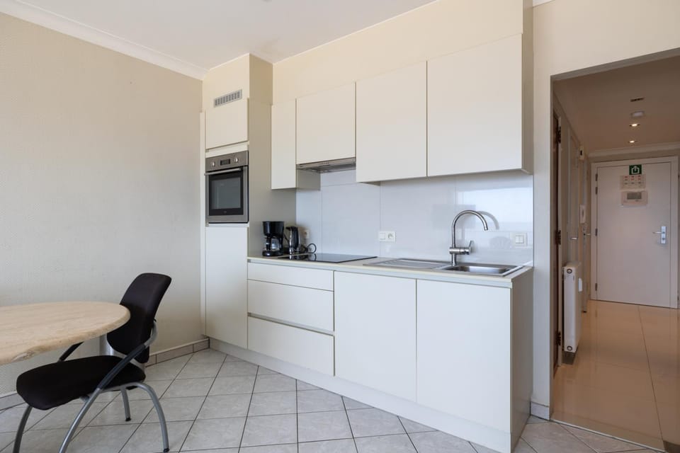 Kitchen or kitchenette, Dining area, oven, pet friendly, stove