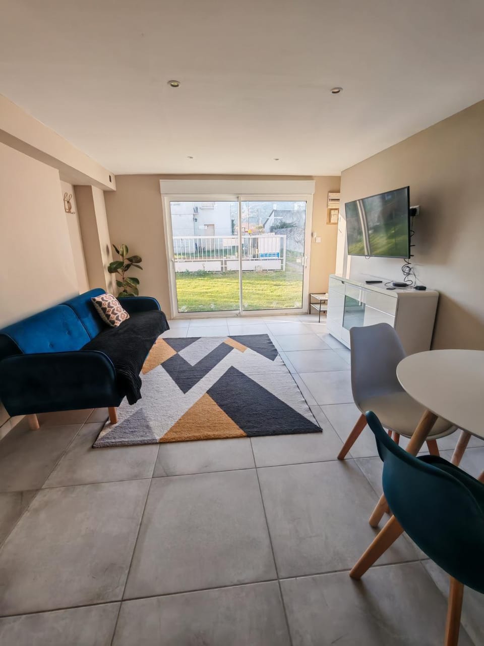 TV and multimedia, Living room, Seating area