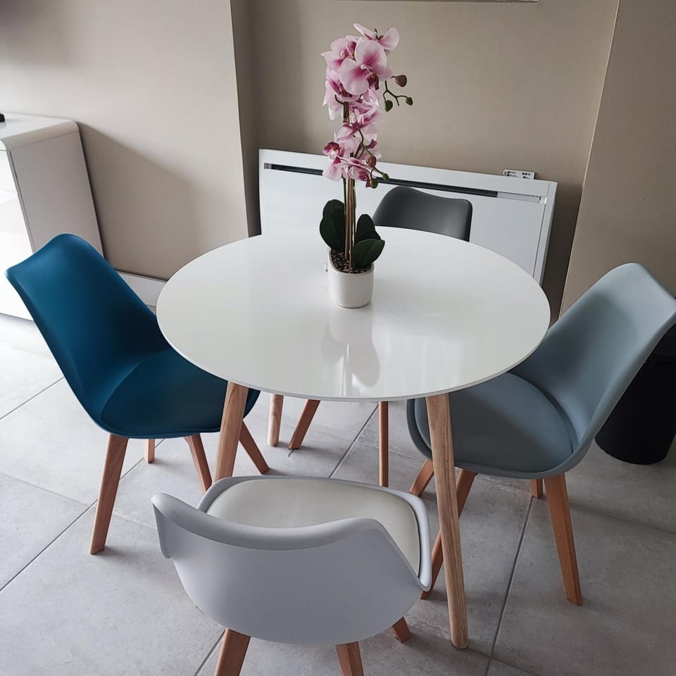 Seating area, Dining area