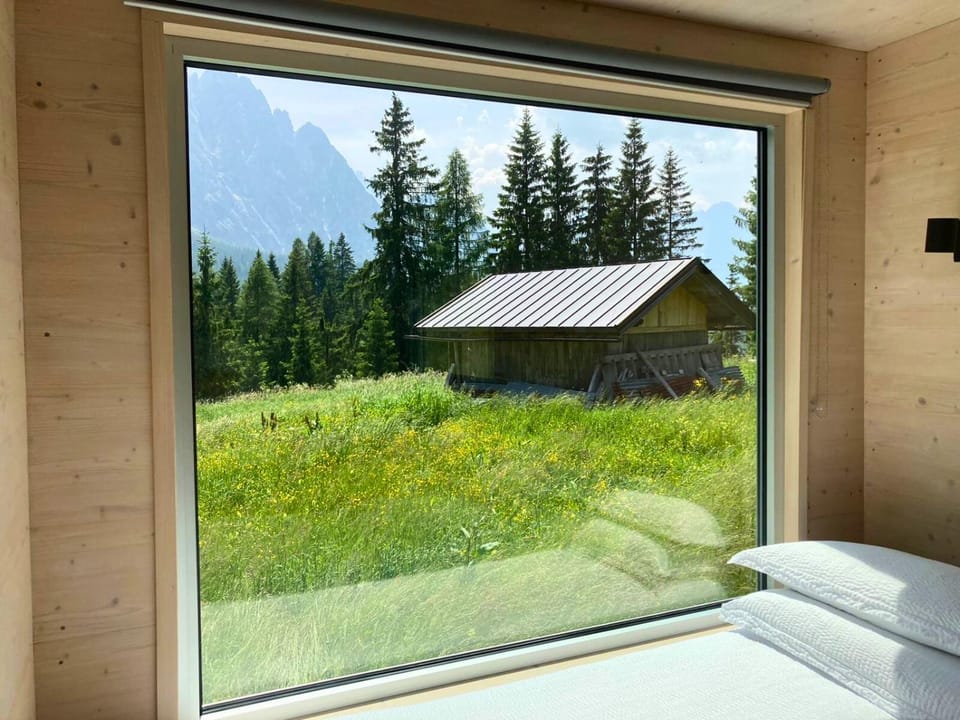 Spring, Bed, Day, Natural landscape, Photo of the whole room, Bedroom