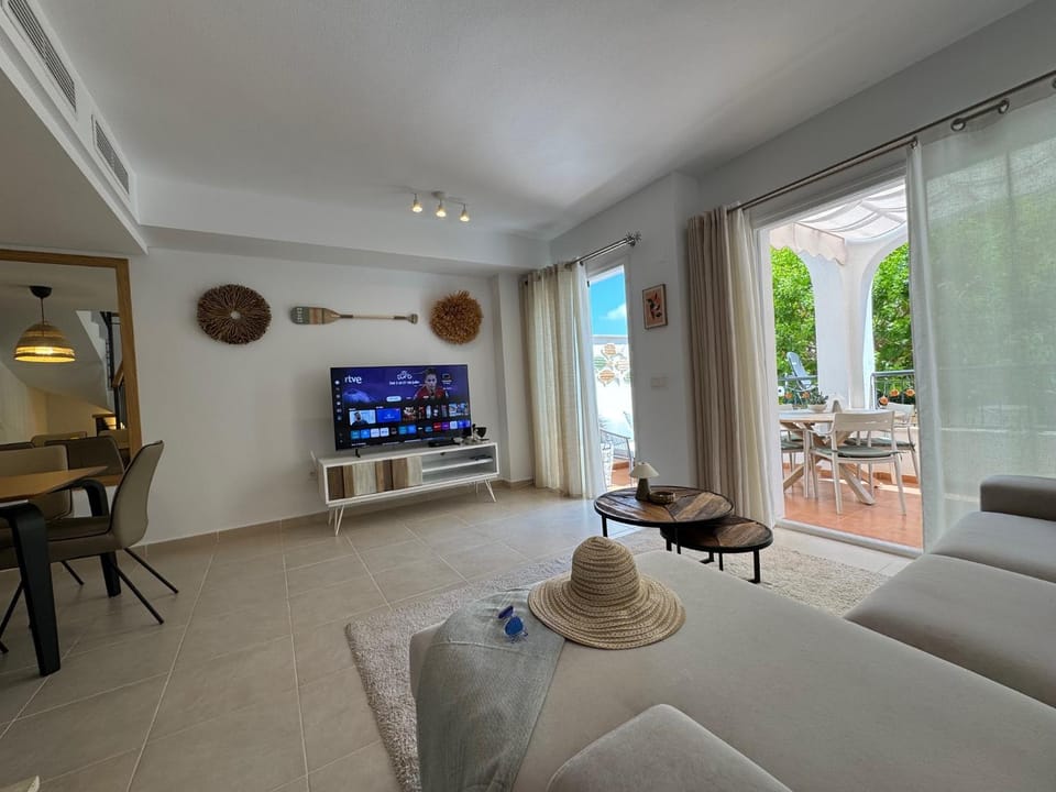 Communal lounge/ TV room, Living room, Seating area