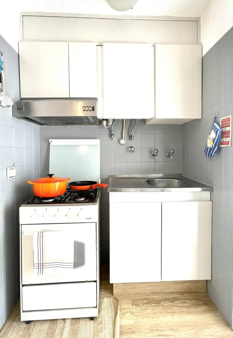 Kitchen or kitchenette, oven, stove