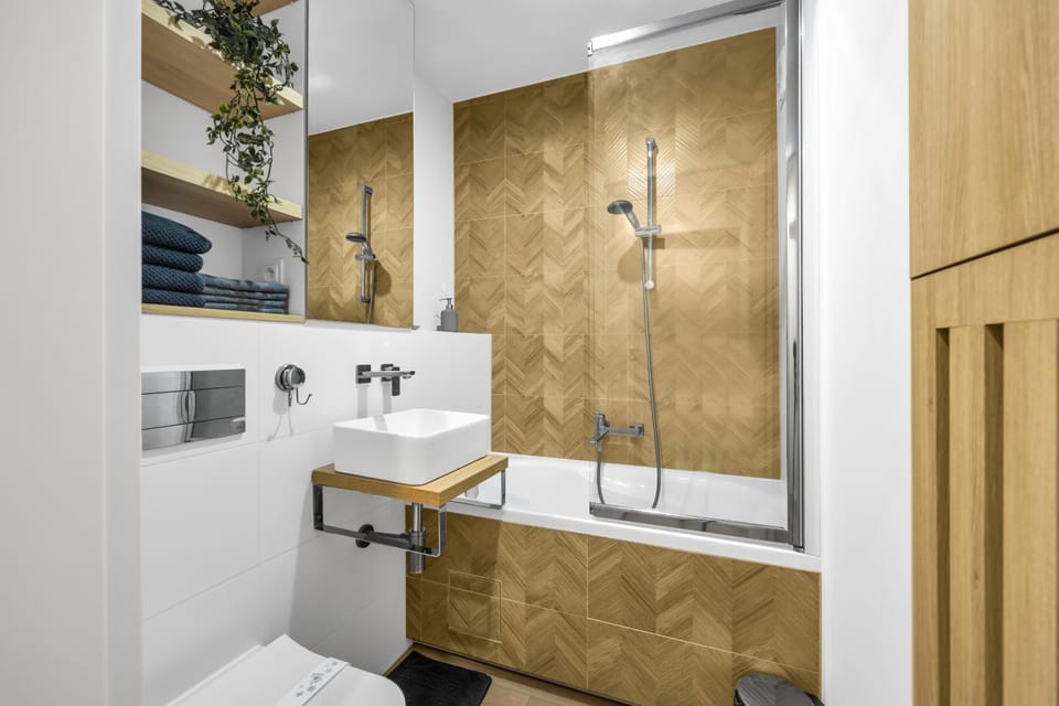 Wola Apt - 8th Floor, Tram&Bus Nearby Apartment in Warsaw