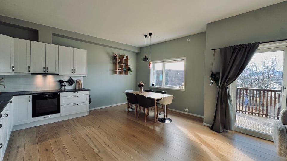 View (from property/room), Balcony/Terrace, Kitchen or kitchenette, Dining area