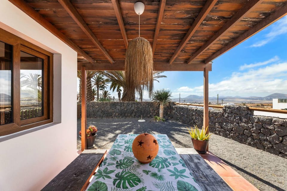 Villa Calma Pool Oasis & Volcano Views Bayside House in Isla de Lanzarote