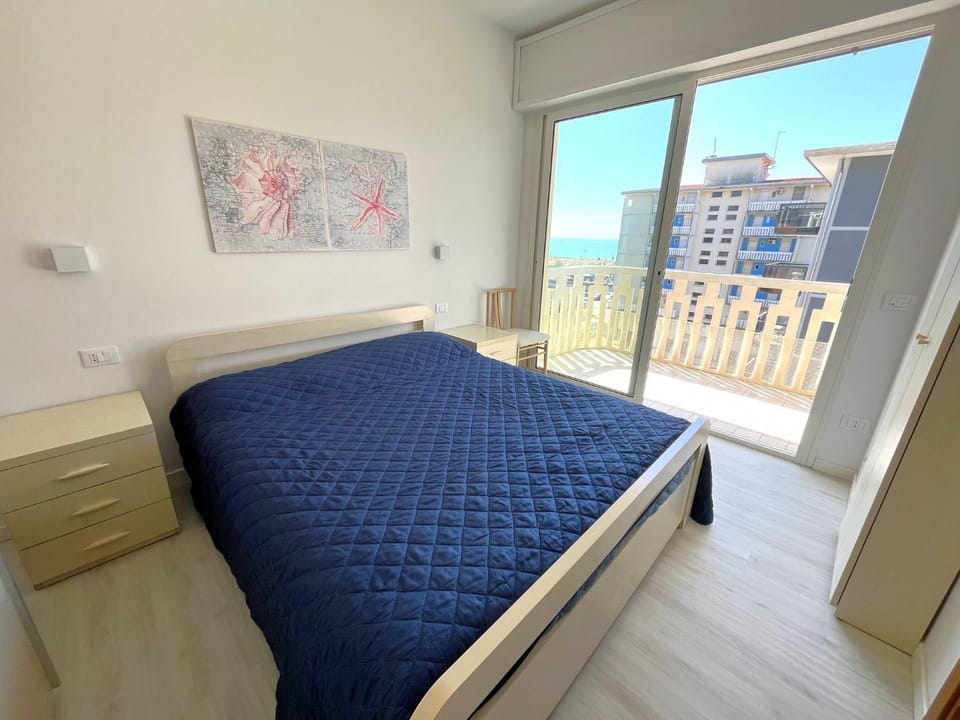 Bed, Balcony/Terrace, Bedroom