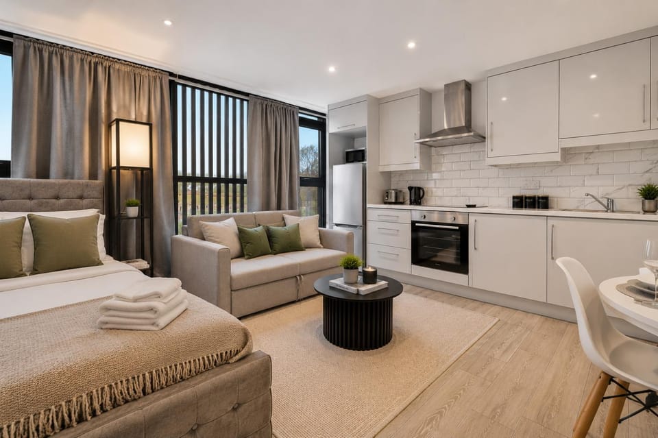Bed, Kitchen or kitchenette, Living room, Photo of the whole room, Seating area, Bedroom, stove
