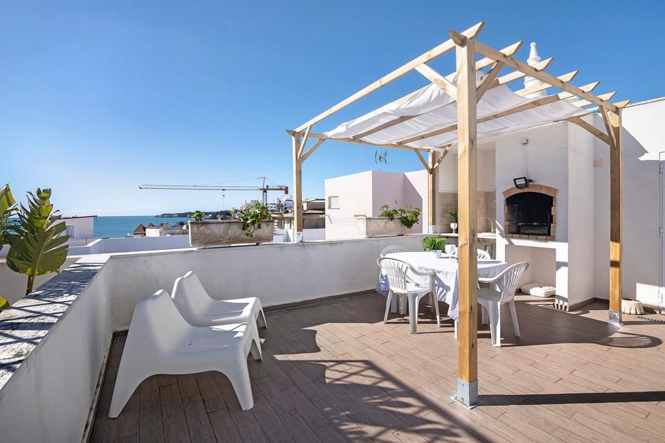 Property building, Balcony/Terrace, Living room