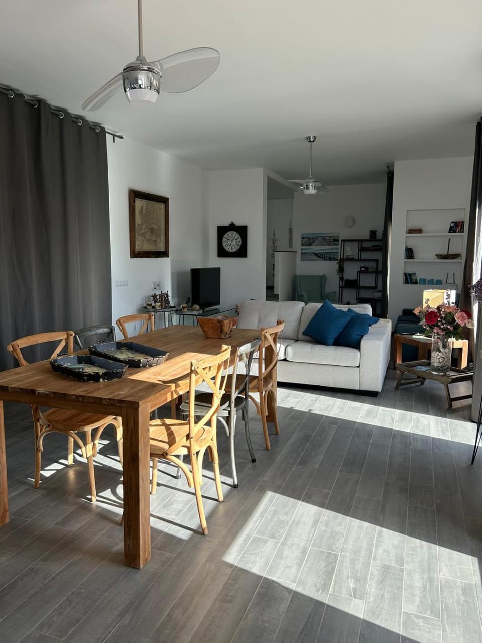 Seating area, Dining area