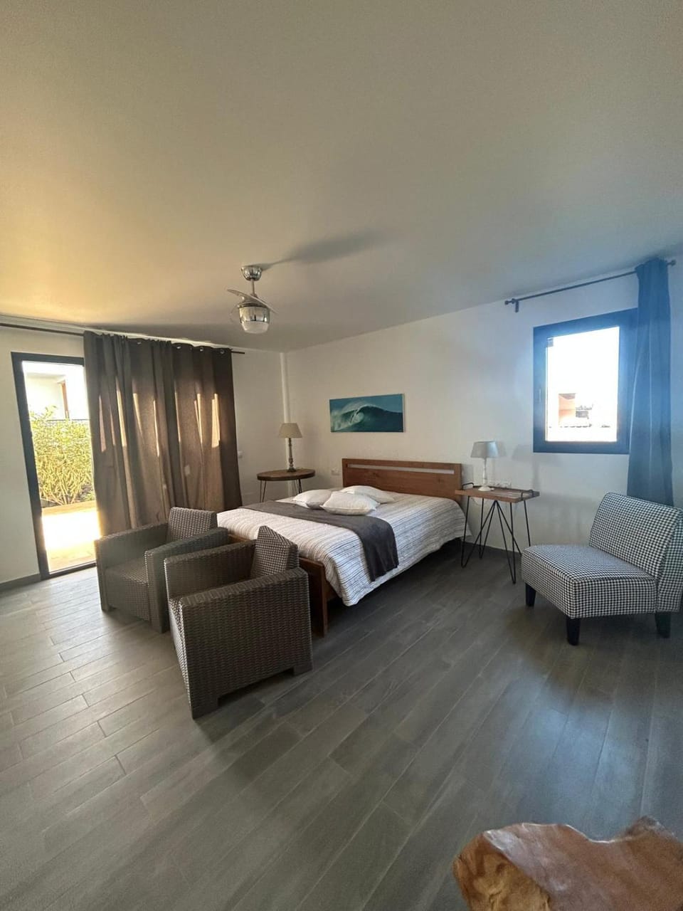 Photo of the whole room, Bedroom