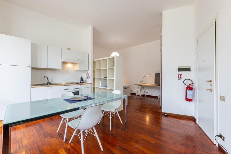 Kitchen or kitchenette, Dining area, oven, stove