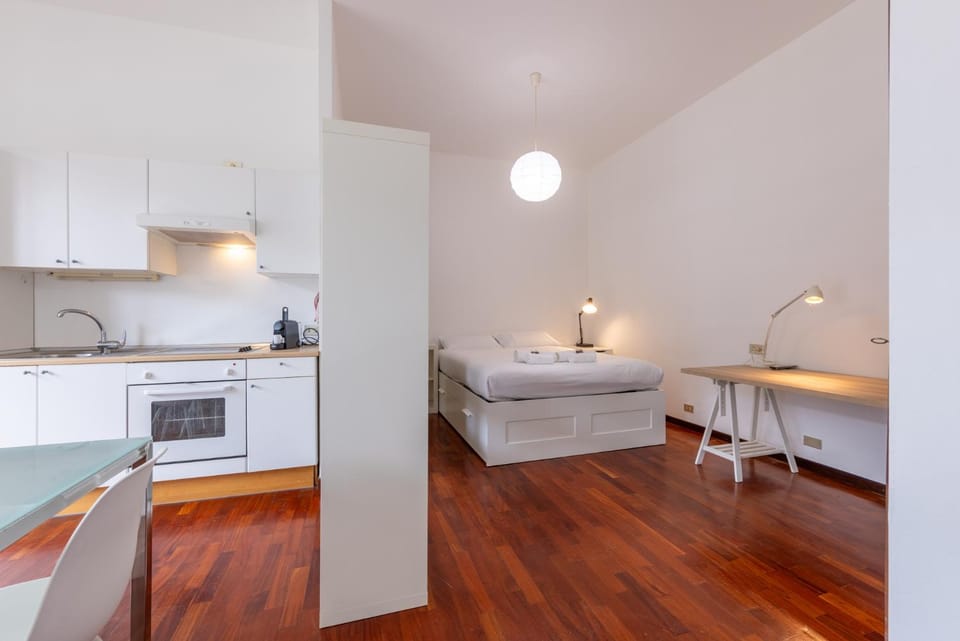 Bed, Kitchen or kitchenette, Bedroom, oven, stove