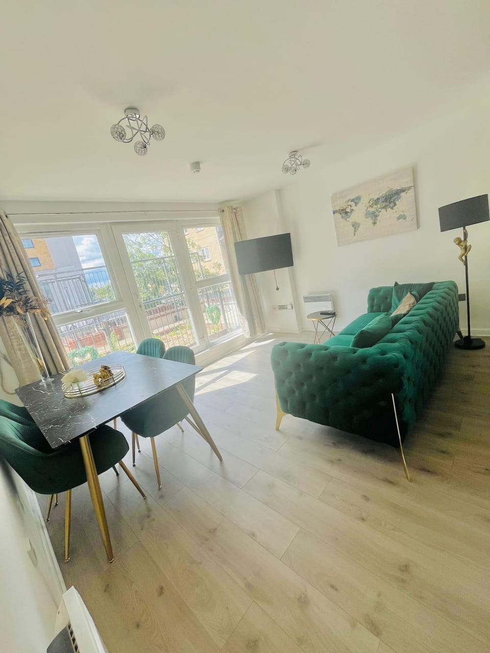 Stylish Apartment Newbury Park Apartment in Ilford