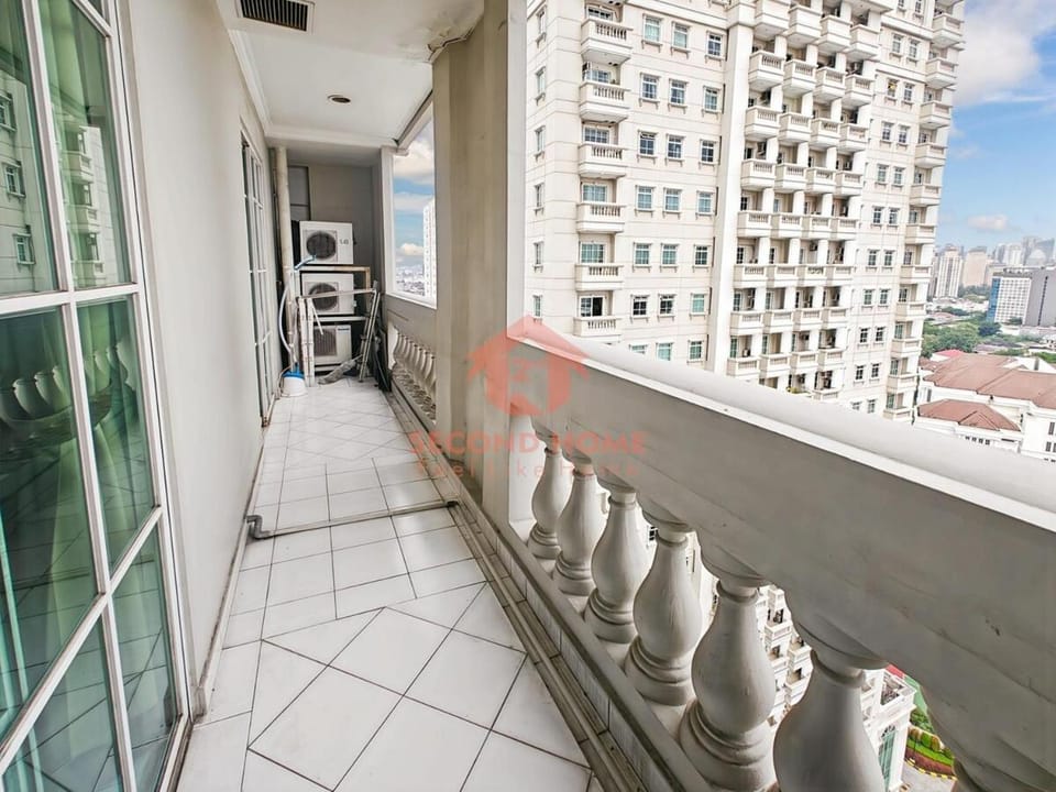 Strategic 1BR Bellezza Apt Green Gem Max 6 Apartment in South Jakarta City