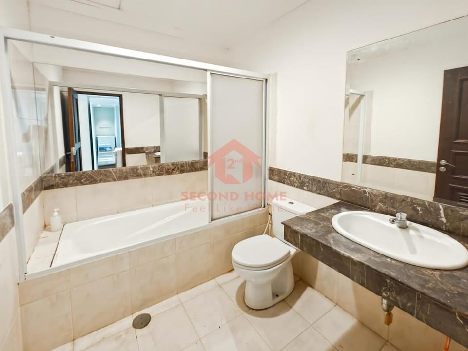 Strategic 1BR Bellezza Apt Green Gem Max 6 Apartment in South Jakarta City