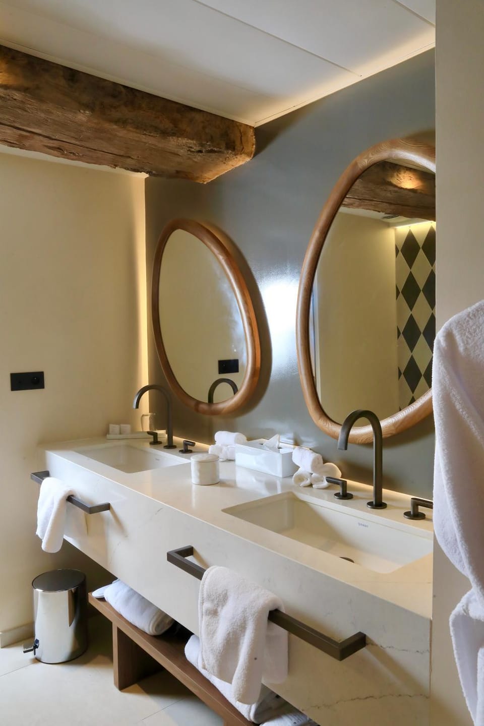 Bathroom, towels