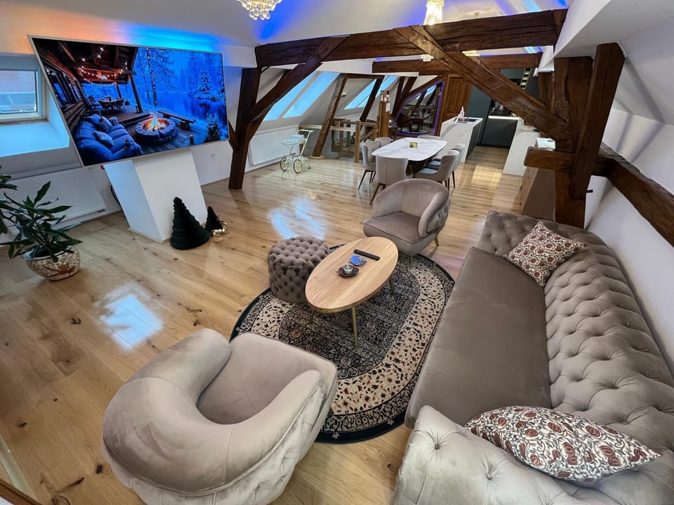 La Luna Royal Deluxe Luxury House with Pool & Jacuzzi, Bikes and Secured Parking Villa in Croatia