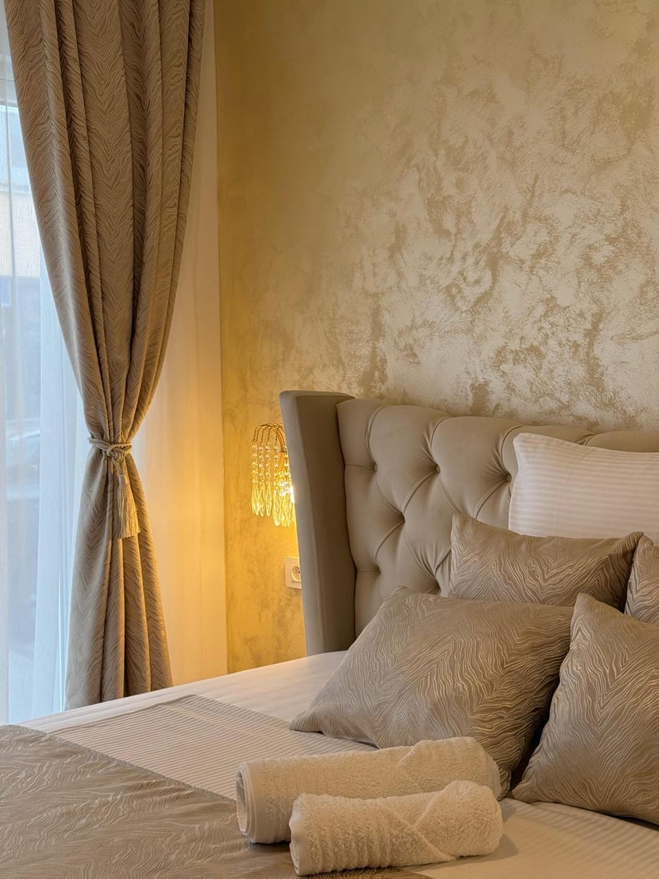 La Luna Royal Deluxe Luxury House with Pool & Jacuzzi, Bikes and Secured Parking Villa in Croatia