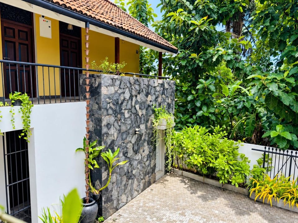 Property building, Balcony/Terrace, Balcony/Terrace
