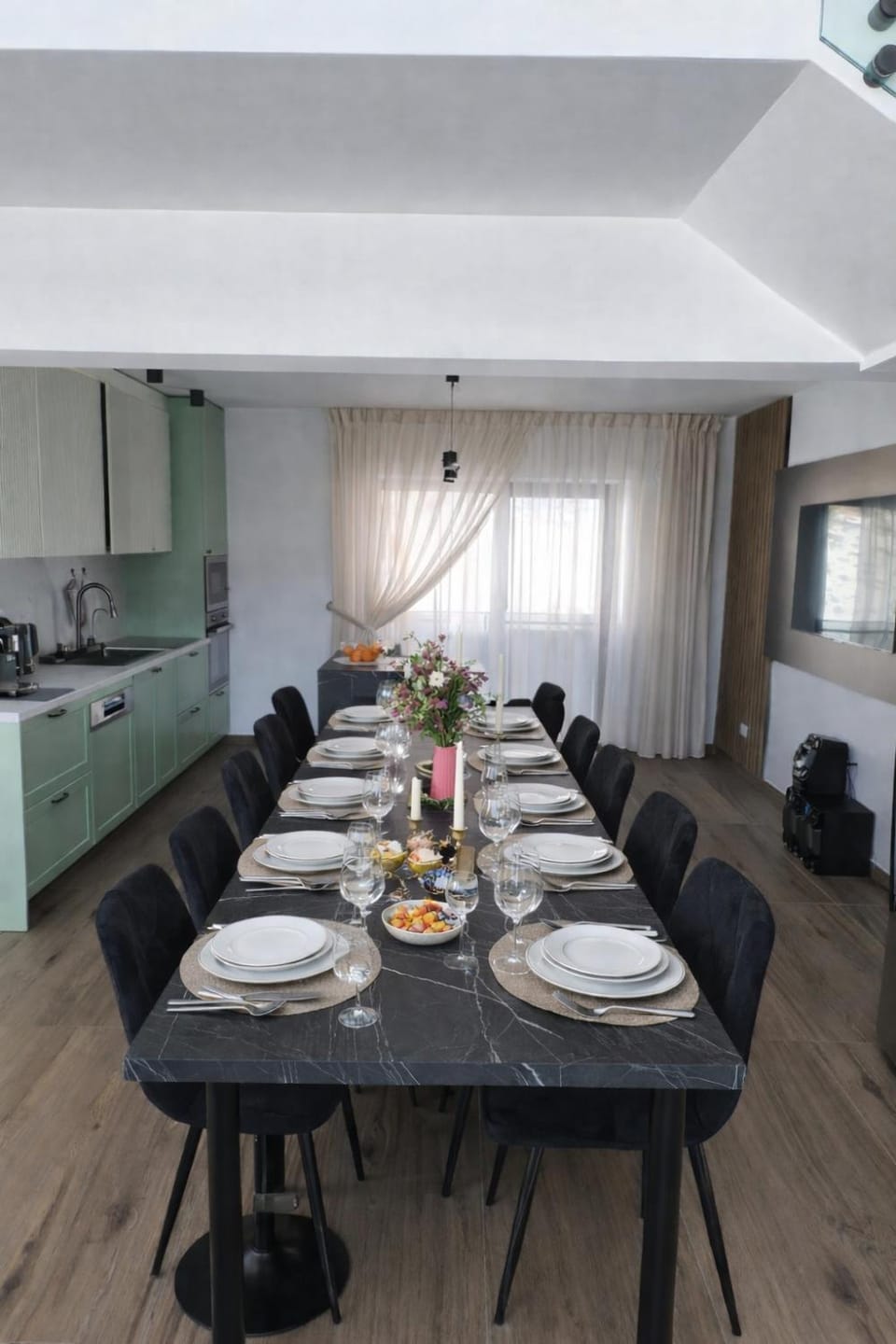 Kitchen or kitchenette, Living room, Food and drinks, Seating area, Dining area, Food, minibar, pet friendly, stove
