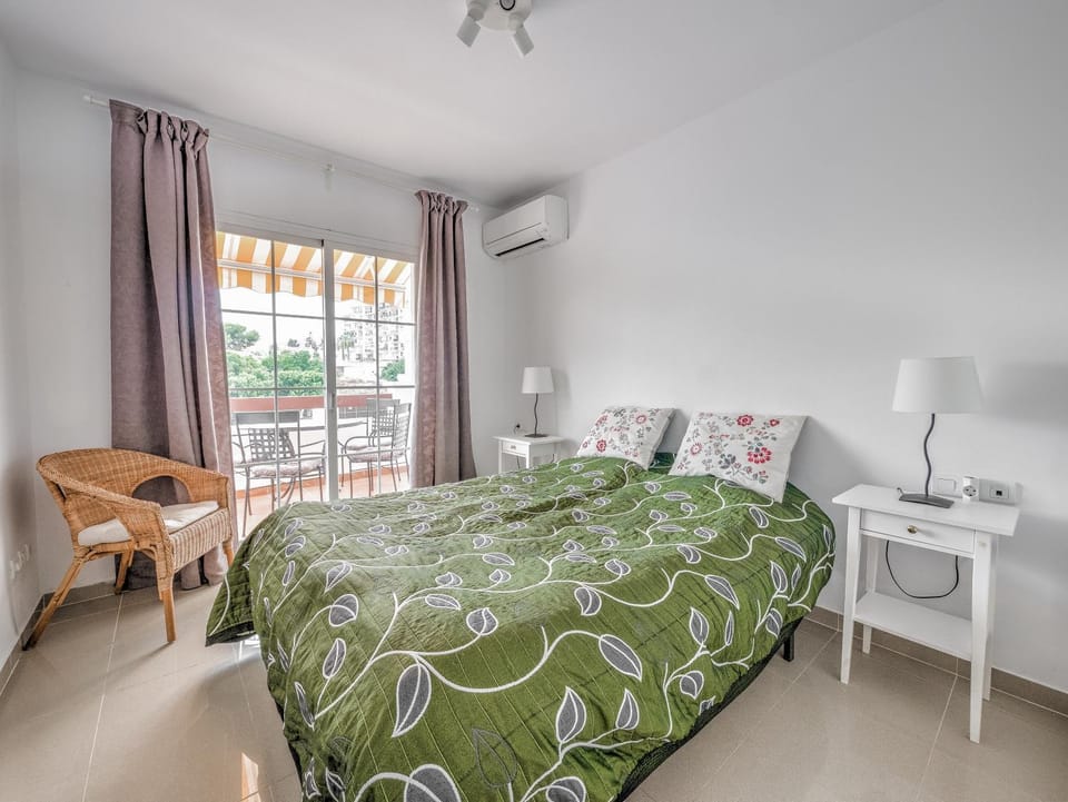 Photo of the whole room, Bedroom, air conditioner