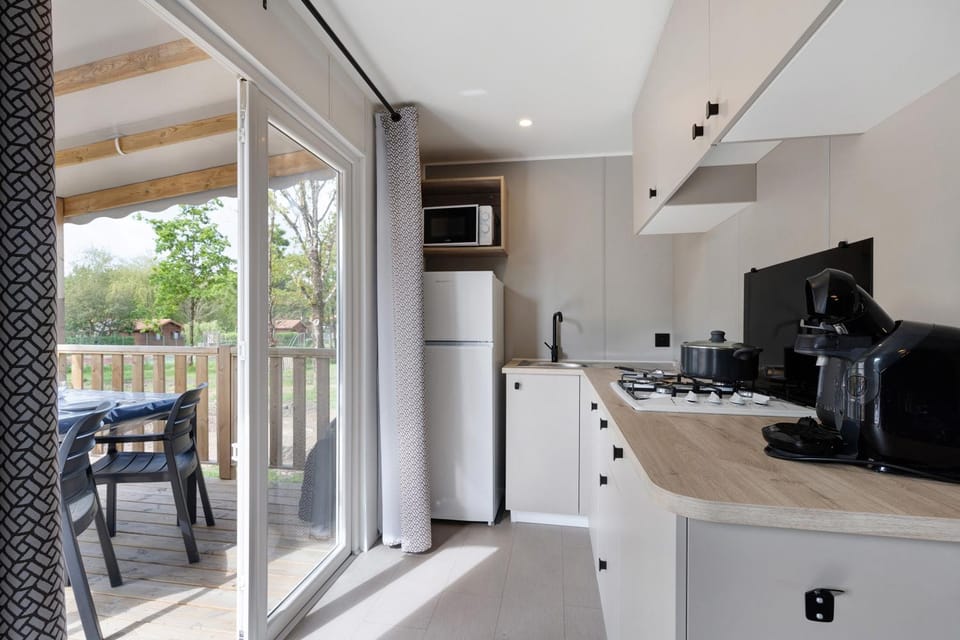Mobilehome riviera avec terrasse 48 House in Pays de la Loire